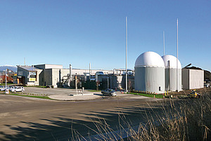 GICON’s research and development center in Cottbus - loading of the percolators with feedstock