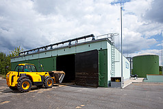 GICON’s research and development center in Cottbus - loading of the percolators with feedstock